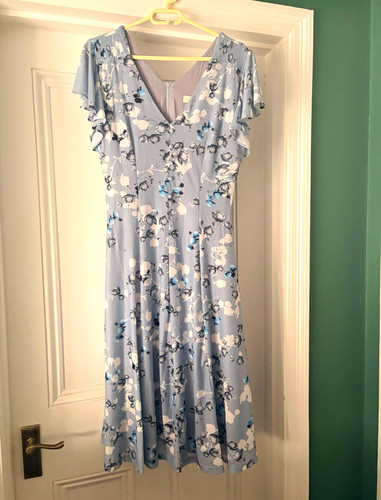 Blue white floral v neck - blue,